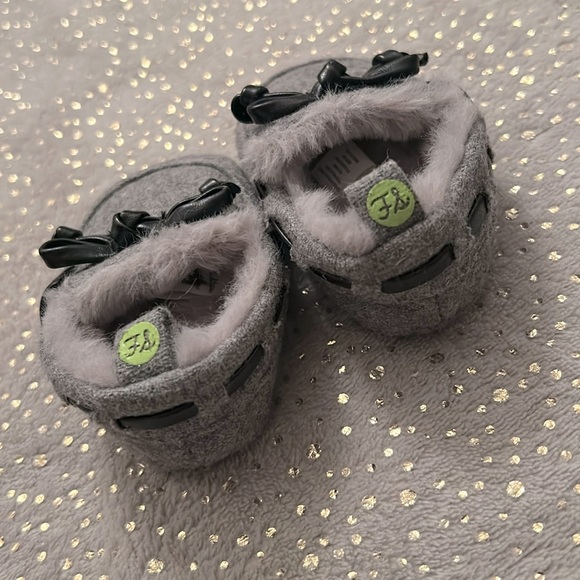 baby slippers bundle - Picture 5 of 8